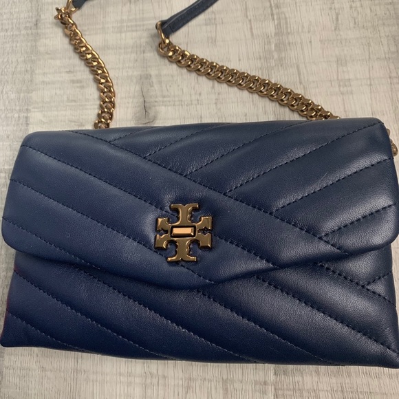 Tory Burch Handbags - Tory Burch Kira Chevron leather wallet on chain